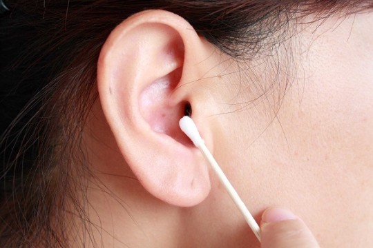 Có nên vệ sinh tai thường xuyên hay không?