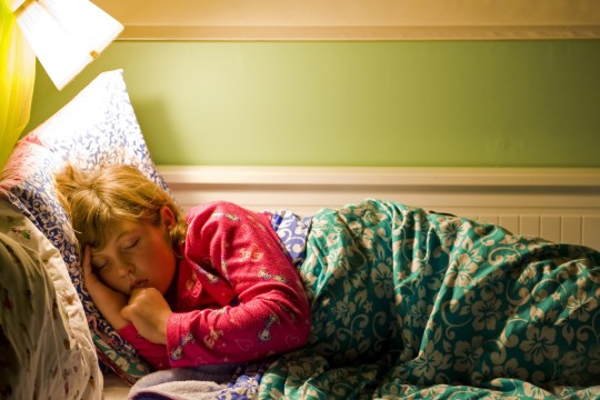 Để đèn ngủ làm tăng nguy cơ ung thư vú