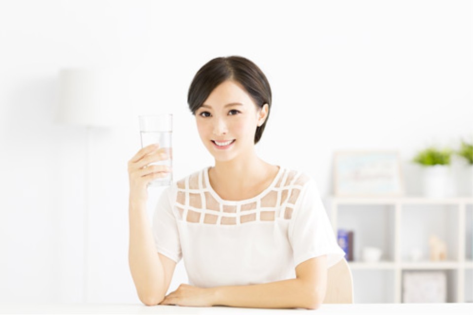Bí quyết khoẻ đẹp với cách uống nước khoa học của người Nhật