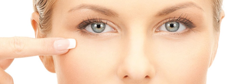 Những điều nên làm khi chăm sóc vùng da quanh mắt
