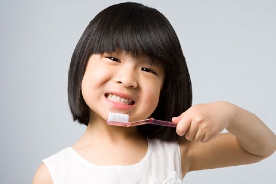 Học cách bà mẹ Nhật bảo vệ hàm răng cho con