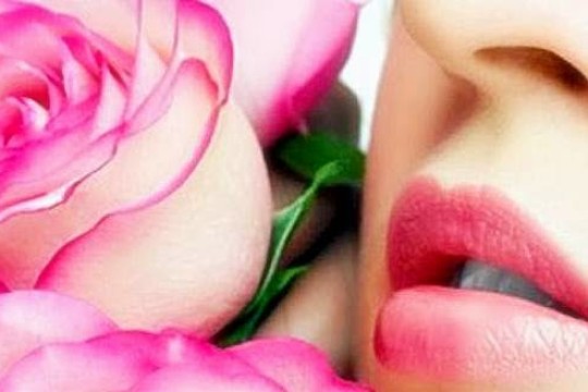 Làm thế nào để có đôi môi hồng mịn màng và gợi cảm