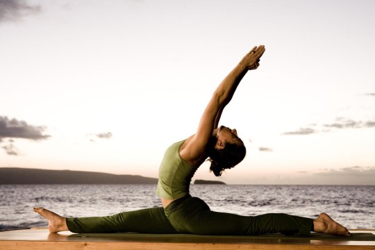 6 tư thế tập yoga giúp bạn trẻ lâu