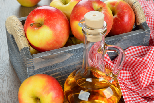 Trị ngứa da đầu hiệu quả với dấm táo và mật ong