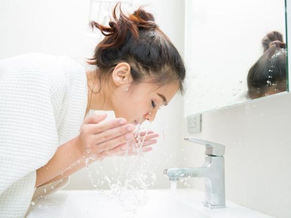 Những sai lầm rất dễ gặp phải khi rửa mặt có thể hủy hoại làn da