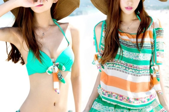 Bikini rực rỡ trong nắng